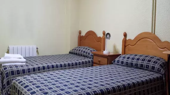 Hostal Cuatro Caños | Madrid Özerk Topluluğu - Madrid (ve civarı) - Alcala de Henares