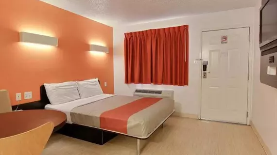 Motel 6 Austin Central - North | Teksas - Austin (ve civarı) - Austin