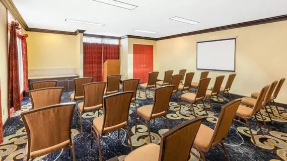 Hawthorn Suites by Wyndham Detroit Warren | Michigan - Detroit (ve civarı) - Warren