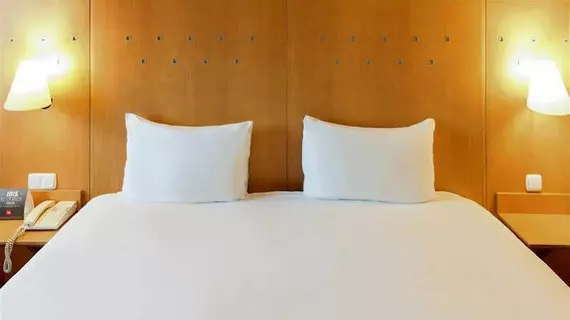 Ibis Madrid Alcala La Garena | Madrid Özerk Topluluğu - Madrid (ve civarı) - Alcala de Henares