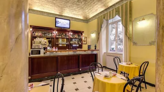 Cambridge Hotel | Lazio - Roma (ve civarı) - Roma Kent Merkezi - Rione XVIII Castro Pretorio