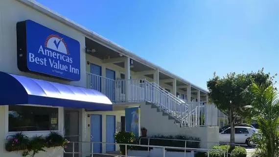 Econo Lodge East | Florida - Sarasota (ve civarı) - Bradenton