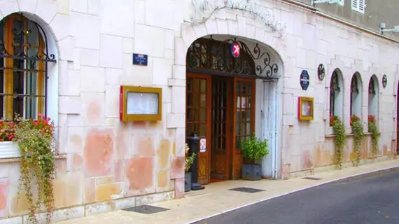 Hostellerie Des Trois Pigeons | Bourgogne-Franche-Comte - Saone-et-Loire (bölge) - Paray-le-Monial