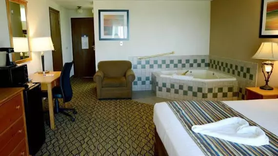 Baymont Inn & Suites St. Ignace Lakefront | Michigan - St Ignace