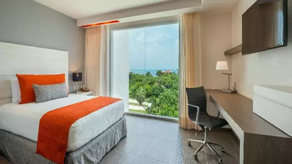 Real Inn Cancún by Camino Real | Quintana Roo - Benito Juárez - Cancun (ve civarı) - Oteller Bölgesi - Avenida Kukulkan