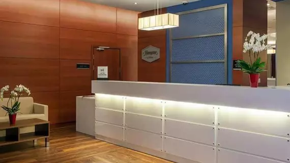 Hampton Inn Warsaw Airport | Mazovya Voyvodalığı - Varşova (ve civarı) - Okęcie