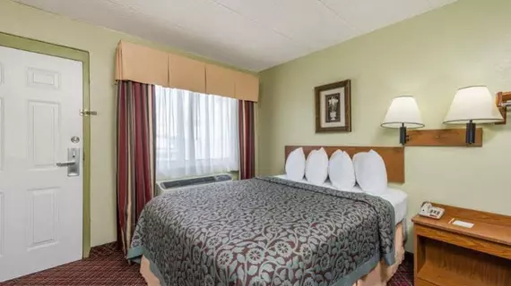 Days Inn and Suites Springfield | Missouri - Springfield (ve civarı) - Springfield