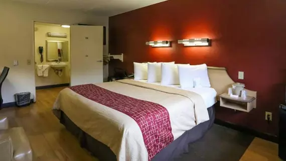 Red Roof Inn Greenville | Güney Karolayna - Greenville - Spartanburg (ve civarı) - Greenville