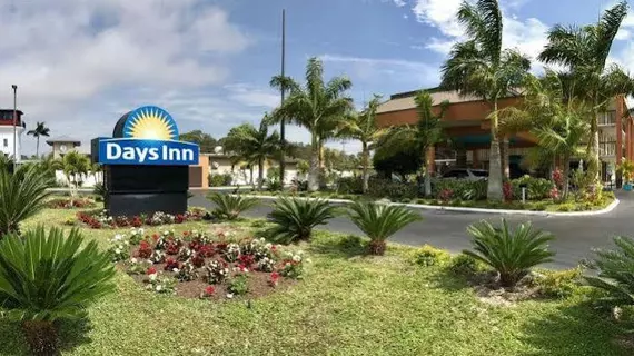 Days Inn Sarasota | Florida - Sarasota (ve civarı) - Sarasota