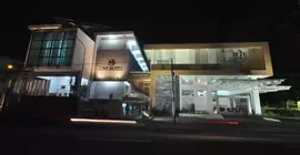 UNY Hotel | Yogyakarta Özel Bölgesi - Yogyakarta (ve civarı) - Depok