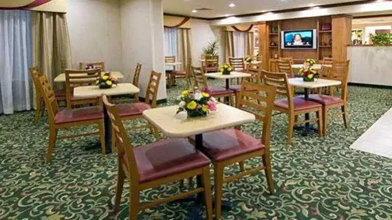 Fairfield Inn & Suites San Antonio Airport/North Star Mall | Teksas - San Antonio (ve civarı) - San Antonio - Kuzey San Antonio - SAT Havalimanı