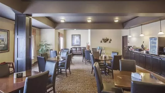 Comfort Inn & Suites Sylvan Lake | Alberta - Red Deer (ve civarı) - Sylvan Lake