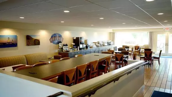 Baymont Inn & Suites St. Ignace Lakefront | Michigan - St Ignace