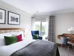 The Runnymede-On-Thames | Surrey (kontluk) - Chertsey - Ottershaw - Runnymede