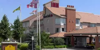 Monte Carlo Inn Oakville Road East