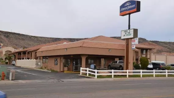 Howard Johnson Inn St George | Utah - St. George (ve civarı) - St. George