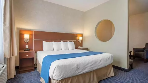 Quality Inn & Suites | Quebec - Montreal (ve civarı) - Brossard