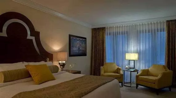 L'Hermitage Hotel | Britanya Kolombiyası - Vancouver (ve civarı) - Vancouver - Vancouver Waterfront - Vancouver Şehir Merkezi