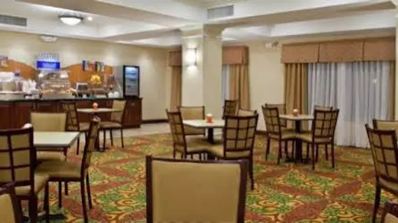 Holiday Inn Express Hotel & Suites Portland | Indiana - Muncie (ve civarı) - Portland