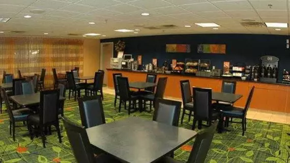 Fairfield Inn by Marriott East Lansing | Michigan - Lansing (ve civarı) - Okemos