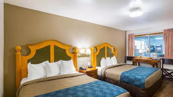 ECONO LODGE WAUPACA | Wisconsin - Stevens Point (ve civarı) - Waupaca