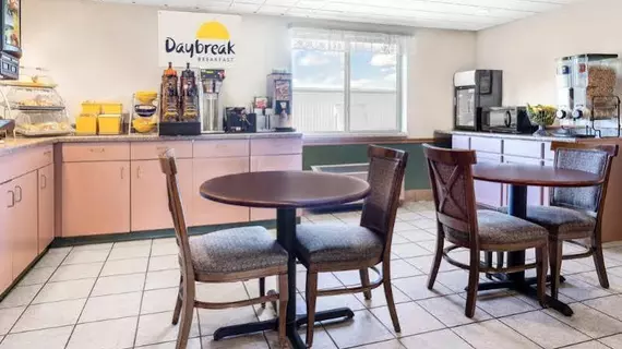 Days Inn Neenah | Wisconsin - Neenah