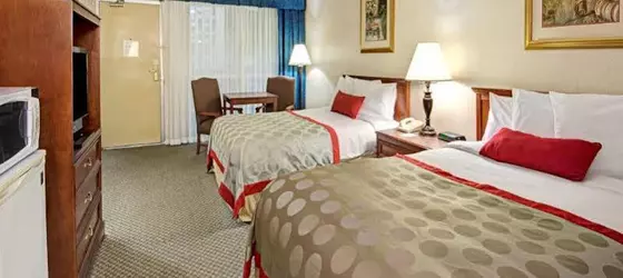 Ramada Overland Park | Kansas - Kansas City (ve civarı) - Mission