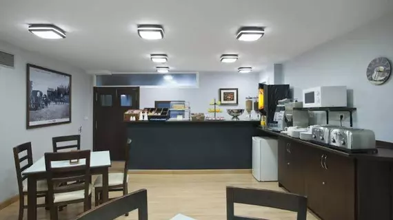 Hostal T4 | Madrid Özerk Topluluğu - Madrid (ve civarı) - Paracuellos de Jarama