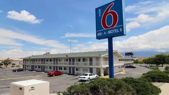 Super 8 Motel - Albuquerque/Midtown | New Mexico - Albuquerque (ve civarı) - Albuquerque - Albuquerque Merkezi