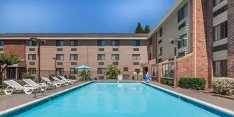 Clarion Inn & Suites Clackamas