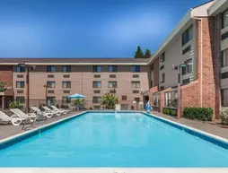 Clarion Inn & Suites Clackamas | Oregon - Portland (ve civarı) - Clackamas - Sunnyside