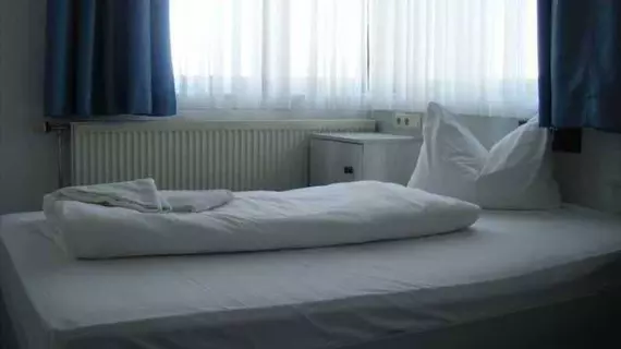 Central-Hotel Tegel | Berlin (ve civarı) - Reinickendorf - Tegel