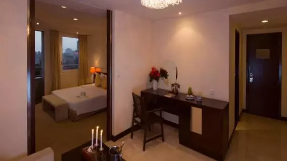 Palace Hotel Saigon | Binh Duong (vilayet) - Ho Şi Min Şehri (ve civarı) - Ho Chi Minh City - Quận 1 - Nguyen Hue Yürüyüş Yolu