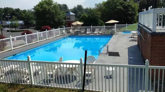 Quality Inn Waynesboro | Virginia - Staunton (ve civarı) - Waynesboro