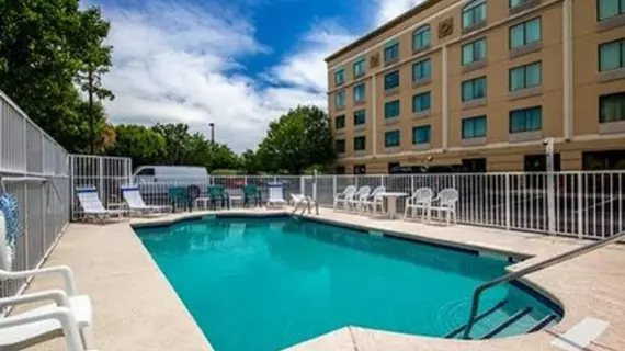 Quality Inn & Suites North Myrtle Beach | Güney Karolayna - Myrtle Plajı (ve civarı) - North Myrtle Beach