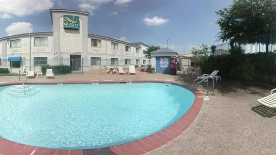 Quality Inn & Suites Grand Prairie | Teksas - Dallas (ve civarı) - Grand Prairie