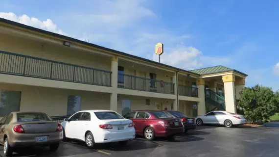 Super 8 Motel - Cave City | Kentucky - Bowling Green (ve civarı) - Cave City