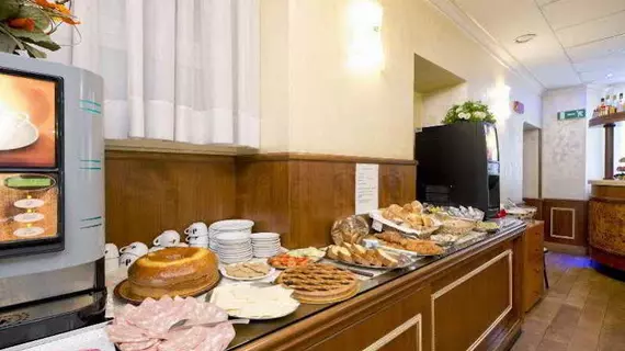 Hotel Marco Polo Rome | Lazio - Roma (ve civarı) - Roma Kent Merkezi - Rione XVIII Castro Pretorio