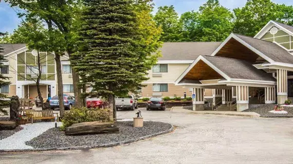 Comfort Inn & Suites at Maplewood | Vermont - Stowe (ve civarı) - Montpelier - Berlin