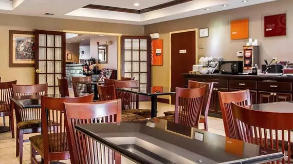 Comfort Suites East Brunswick | New Jersey - South River