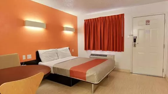 Motel 6 Austin Central - North | Teksas - Austin (ve civarı) - Austin