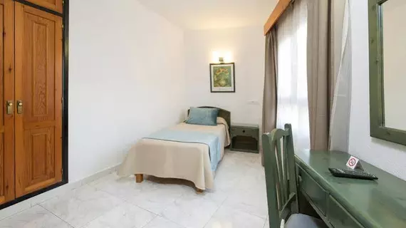 Hostal Marí | Balearic Adaları - İbiza Adası - Sant Antoni de Portmany - West End