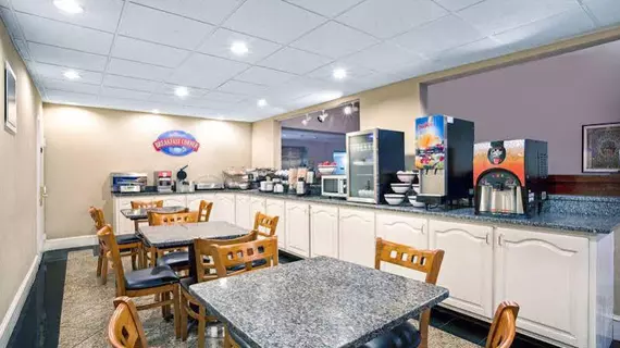 Baymont Inn and Suites Atlanta Airport South | Georgia - Atlanta (ve civarı) - College Park