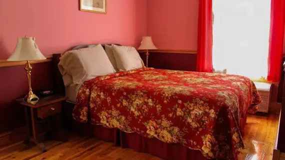 The Victorian-Candle Bed & Breakfast | Maryland - Hollywood