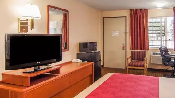 Econo Lodge Inn & Suites | Oregon - Portland (ve civarı) - Hillsboro