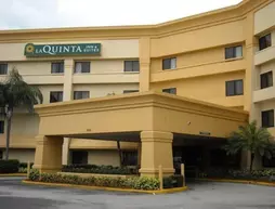 La Quinta Inn & Suites Miami Airport East | Florida - Miami (ve civarı) - Miami