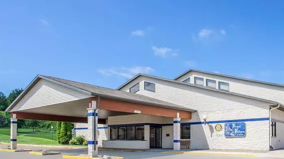 Comfort Suites at Royal Ridges | Wisconsin - Ripon