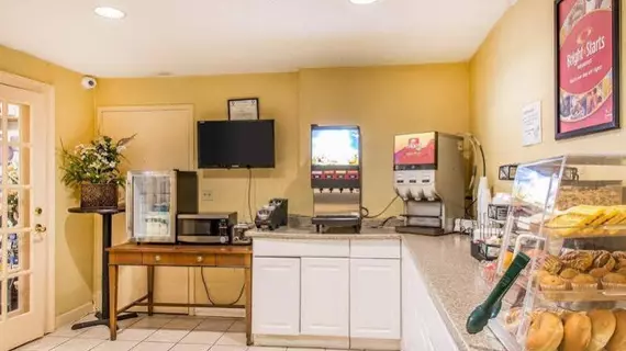 Econo Lodge Milldale-Southington | Connecticut - New Haven (ve civarı) - Plantsville