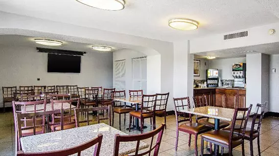 Quality Inn and Suites Denver Stapleton | Kolorado - Denver (ve civarı) - Denver - Northeast Park Hill