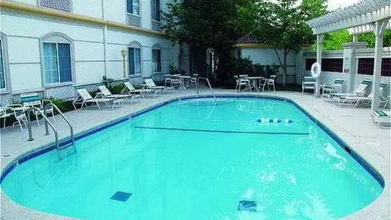 La Quinta Inn & Suites St. Louis Westport | Missouri - St. Louis (ve civarı) - Maryland Heights